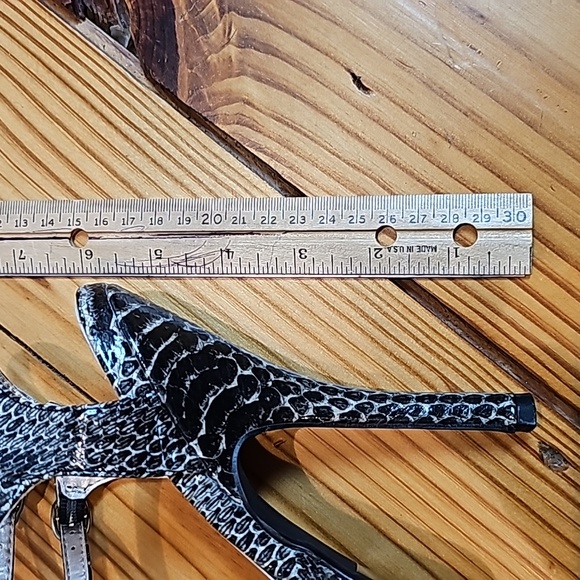 Women's Size 7, Peeptoe Platform Heel, Black & Gray Snakeskin - Picture 6 of 9